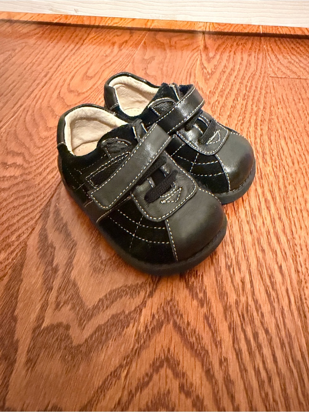 See Kai Run- Black Kids Velcro Leather Sneakers- Size 4